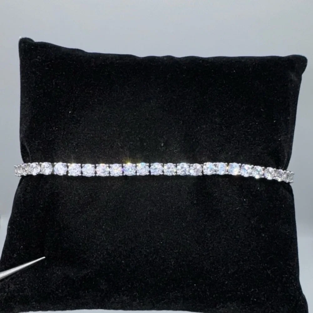 18k 9.2ct Tennis Bracelet - Picture 4 of 9